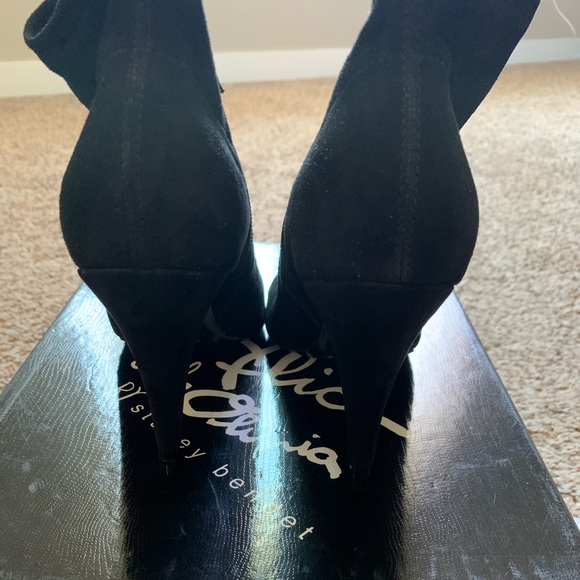 Alice & Olivia black suede CAMRYN bootie 💕 - Picture 5 of 6